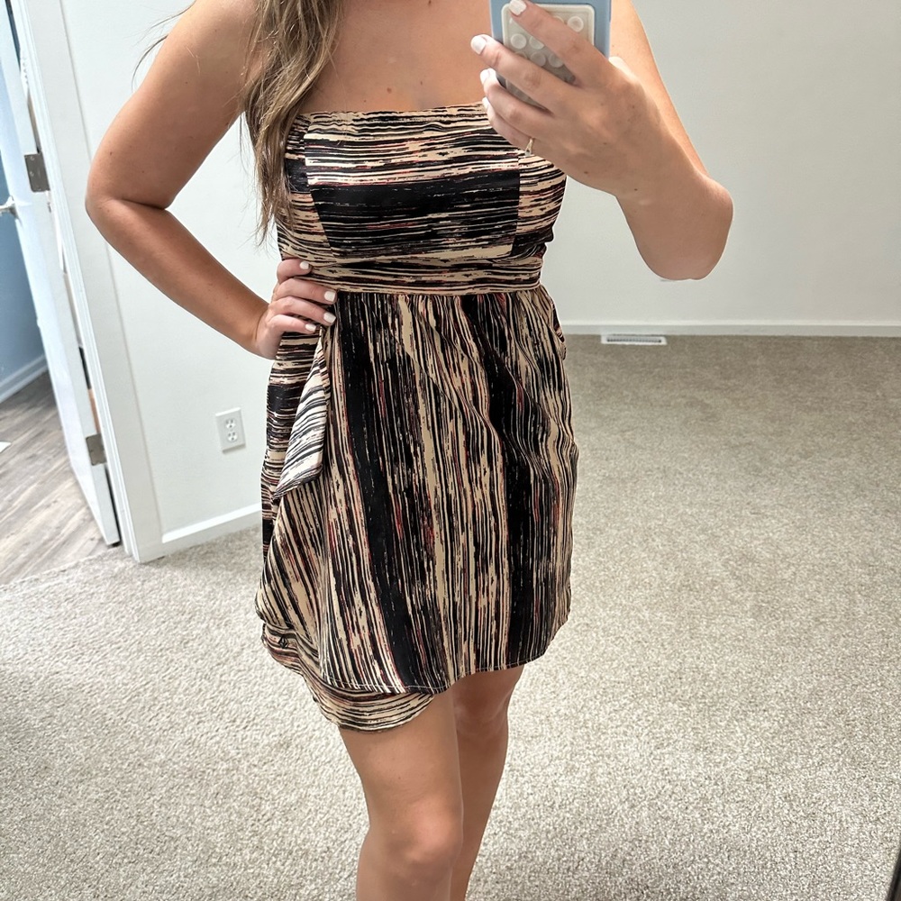 Volcolm strapless dress